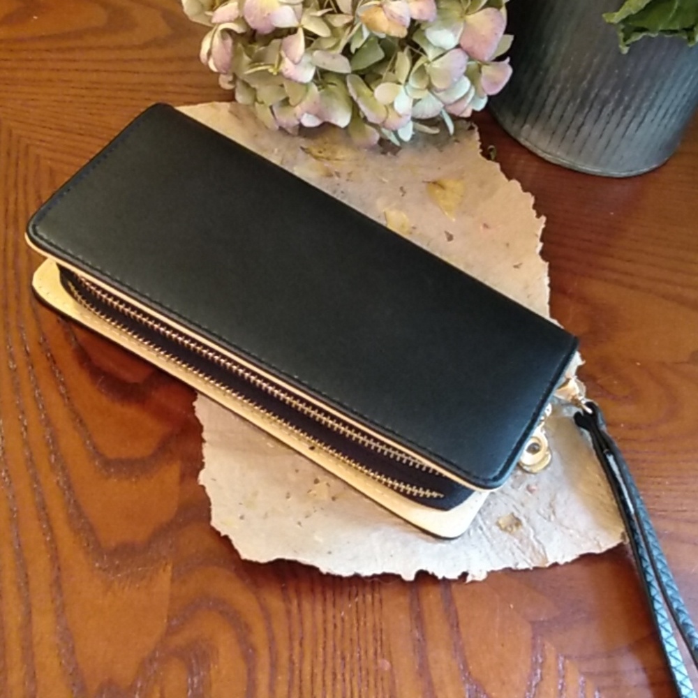 Black Wristlet Wallet